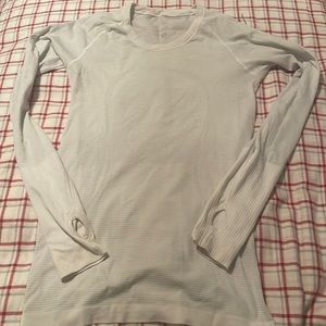 Lululemon size 6 swiftly tech long sleeve shirt